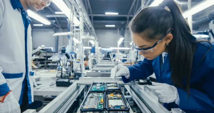 墨西哥製造業崛起主題視覺：呈現從深圳到蒙特雷的全球電子製造業遷徙地圖