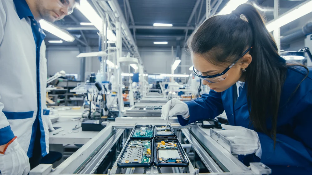 墨西哥製造業崛起主題視覺：呈現從深圳到蒙特雷的全球電子製造業遷徙地圖