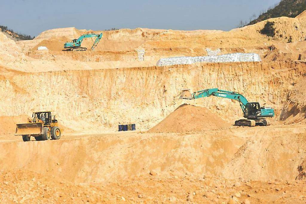 關鍵礦產開採與能源轉型：探討鋰鈷等戰略資源如何成為國際博弈核心，以及地緣供應鏈的脆弱性與結構性挑戰